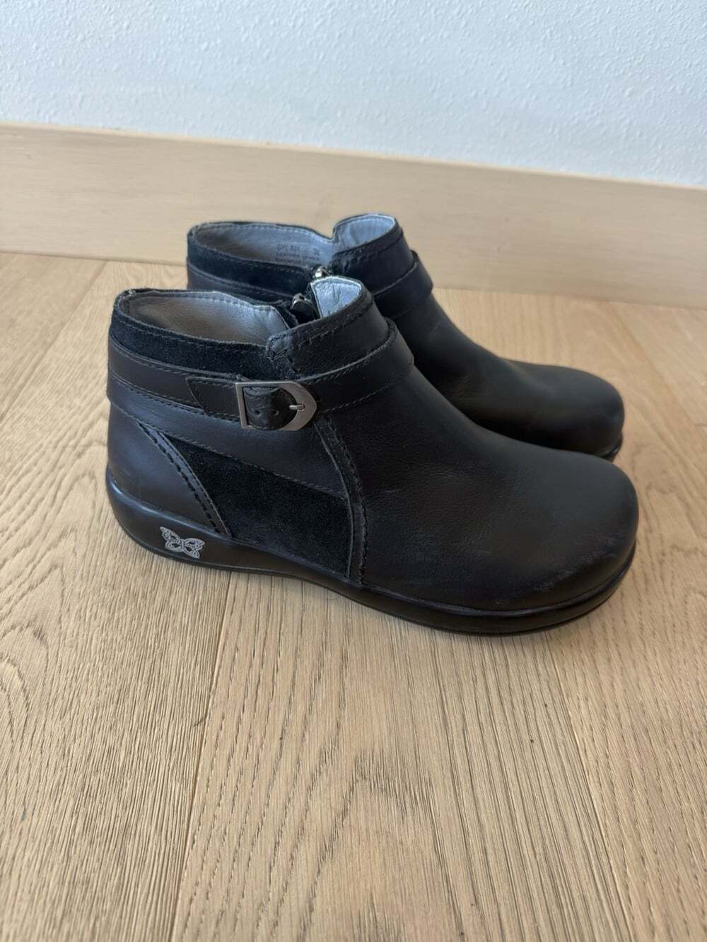 Alegria Women’s Ankle Black Leather Boots Winter Size 38 US 7 Shoes Zip Up